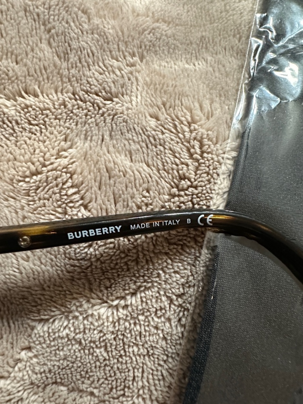 Burberry Tortoiseshell Cat-Eye Sunglasses with Black Case - Picture 4 of 15